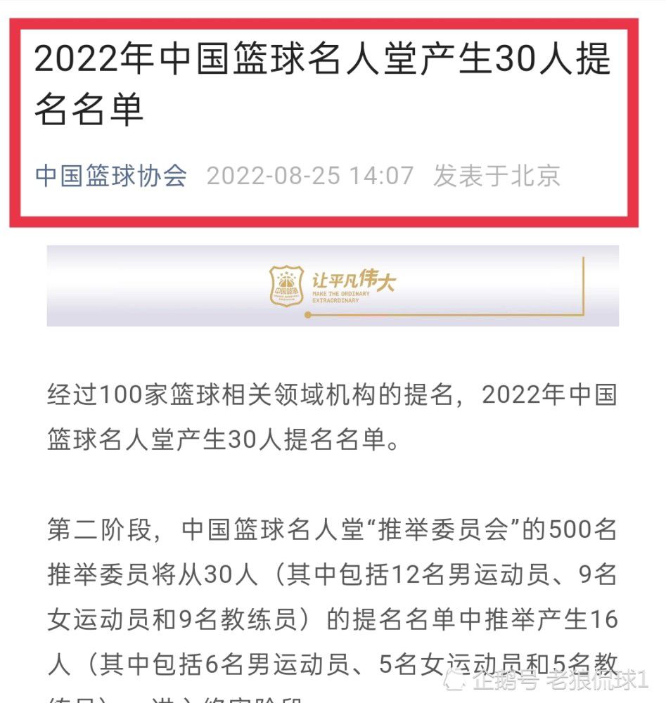 【比赛关键事件】第28分钟，奥斯梅恩右路传中，中路无人盯防的克瓦拉茨赫利亚形成大单刀！